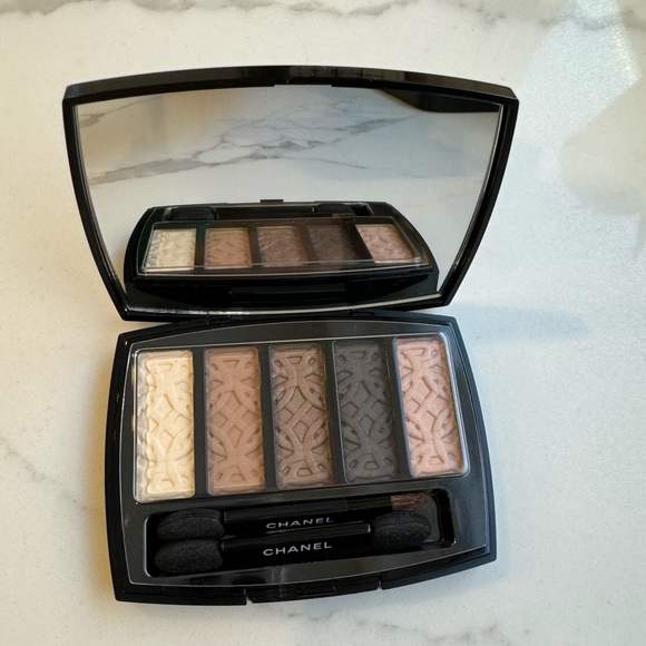 Chanel Eye Shadow palette - Picture 6 of 6
